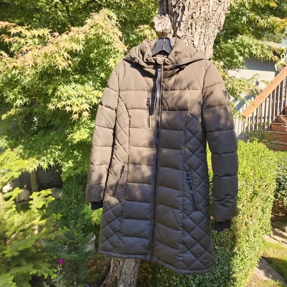 GUESS Women's Cold Weather Hooded Puffer